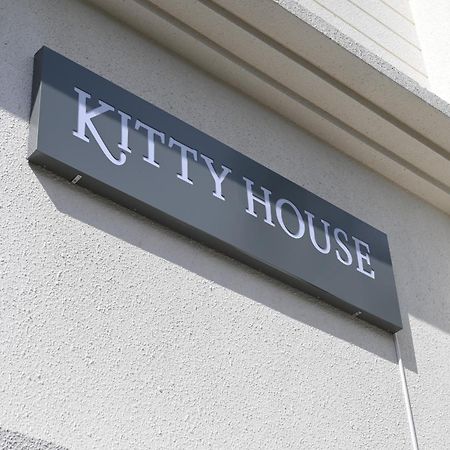 Kitty House Hotel Kolkata Exterior photo